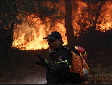 Μαίνεται η φωτιά στο Ρυτό Κορινθίας - Εκκενώθηκε κατασκήνωση (φωτό,βίντεο)(upd)